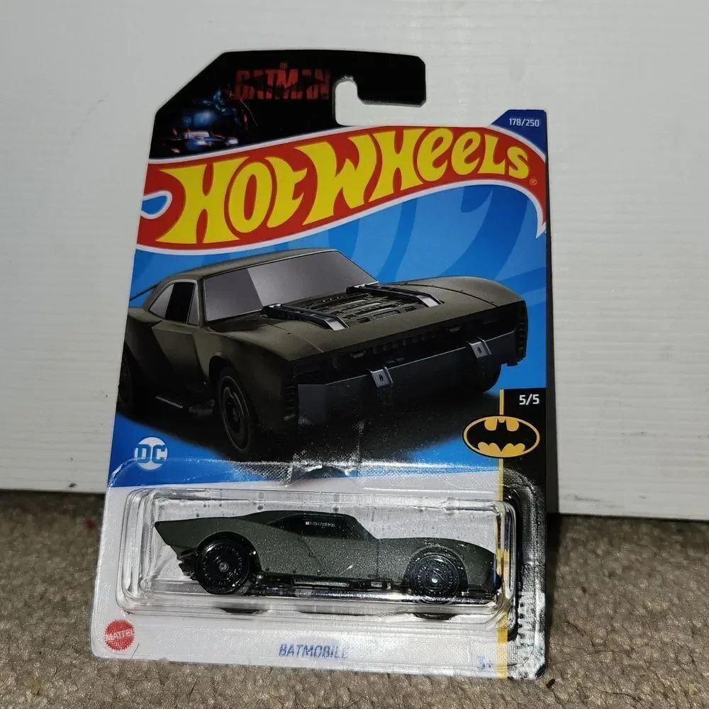 Hot Wheels Batmobile 178/250 NIP